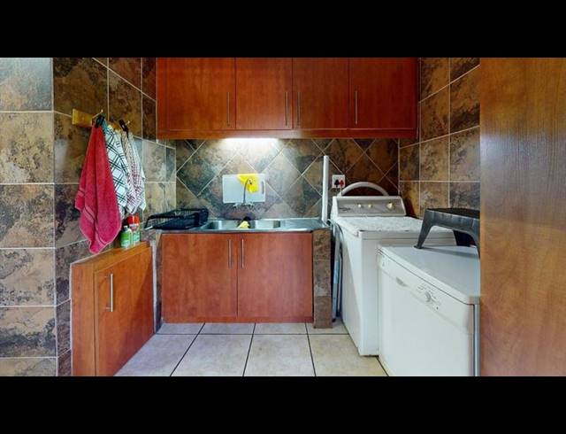 3 BEDROOM TOWNHOUSE FOR SALE IN ELSPARK